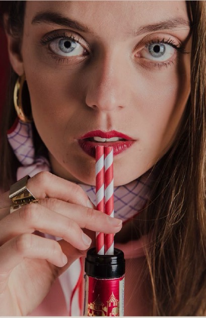 Contextual photography — portrait with striped straw